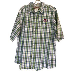 Wrangler Rugged Wear Men's Plaid Button Up Short Sleeved Shirt. Size XL